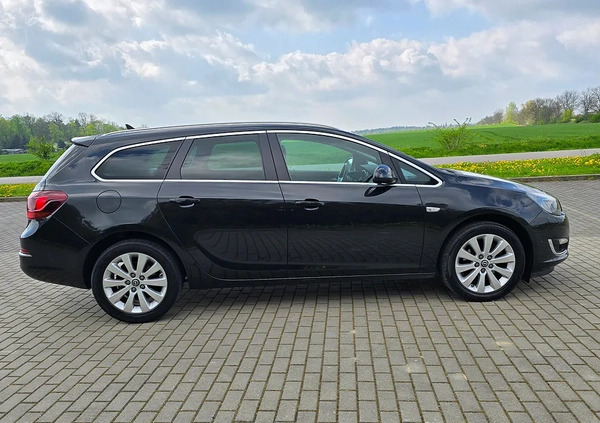 Opel Astra cena 29900 przebieg: 151000, rok produkcji 2014 z Płock małe 497